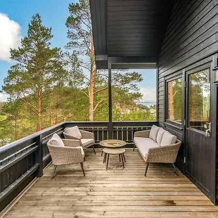 Ferienhaus Stunning In With Kitchen Valevåg